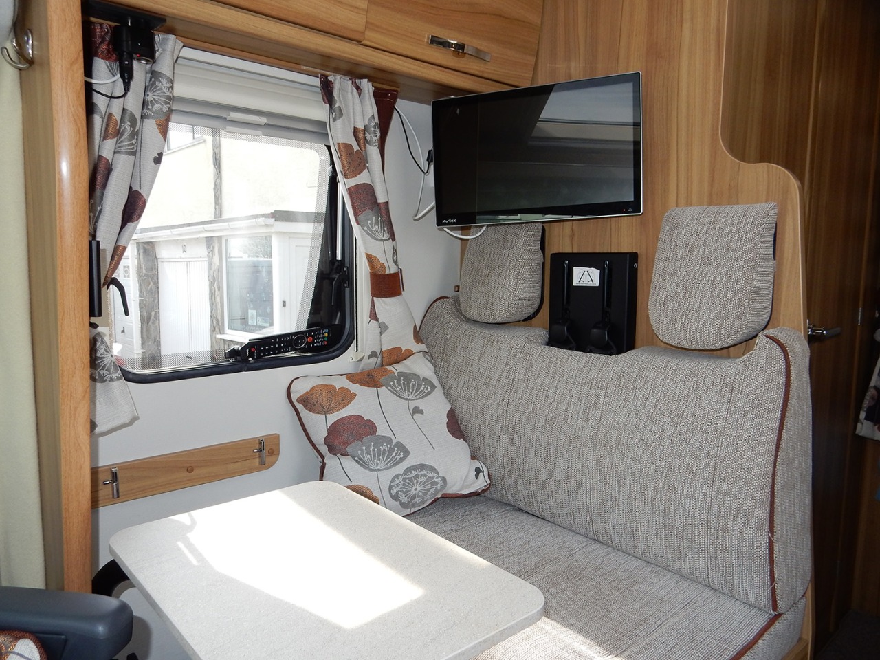 Rear passenger bench seat