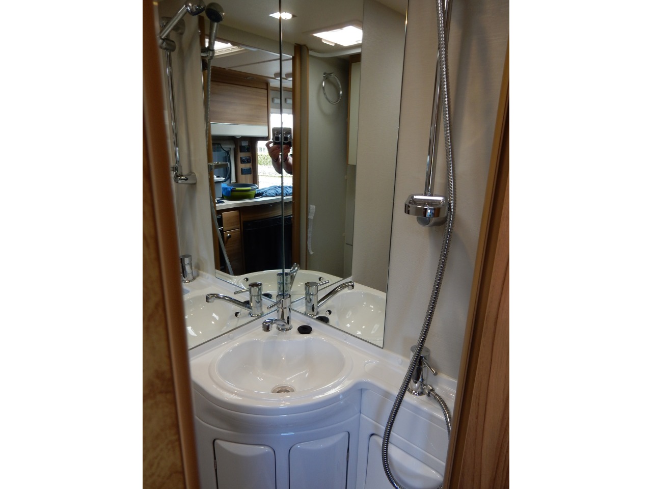 Bathroom Sink & Shower unit